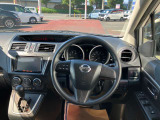 開放的で周囲が広く見渡せる運転席は車両の感覚がつかみやすくて安心安全です♪雨の日も視界良好、油膜や汚れの付着を防止するウィンドウ撥水の施工も承ります♪フロントガラスだけでなく、全ガラスに施工可能です☆