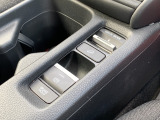 電動パーキングブレーキ・オートブレーキホールドです。ボタンを引っ張るだけでサイドブレーキがかかります。オートブレーキホールドは信号待ちや渋滞でもブレーキを踏み続ける必要なし!楽に運転できます!