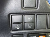 オートマチックハイビームとは、先行車や対向車のライトを認識し、ハイビームとロービームを自動で切り替える機能です。夜道の視界を確保します。詳細は販売店スタッフまでおたずねください。