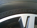 タイヤサイズは、165/55R15です。