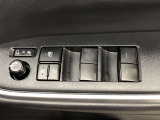 パワーウィンドは今や当たり前の機能ですが、無いと困る機能です。運転席からの操作で、全席の窓を振るオープンにしたり、フルクローズが可能です。