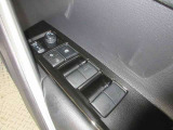 電動格納ミラーを搭載しています!オートモード設定でドアロックの解除と同時に折り畳まれているサイドミラーが展開し、ドアを施錠するとサイドミラーが格納します!快適なドライブをお楽しみください♪