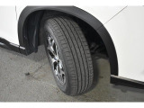 タイヤサイズは225/60R17です。