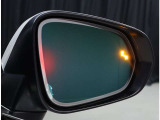 見えにくい並走車の存在を知らせるブラインドスポットモニターつきです