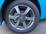 純正アルミホイールです。足元が引き立つので、車全体のイメージがアップします!