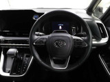 各操作スイッチなどもハンドルから手を放すことなく操作可能で安全運転に支援いたします!