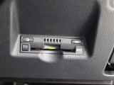 ETC車載器は、ビルトインタイプですっきり収納され、見た目も使い勝手も満足のアイテムです。