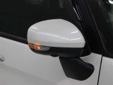 サイドターンランプ付きドアミラー。車両のドレスアップと右左折時の被視認性を兼ね備えたお洒落なミラーです。