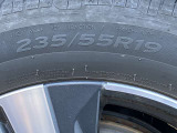 タイヤサイズは235/55R17