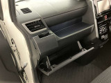 何かと便利なグローブボックス。メンテナンスノートや車検証、ちょっとしたメモと筆記用具等を入れておくとあればもしもの時にも便利ですね。☆詳しくは無料通話0078-6003-827541 相模原ICすぐ