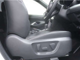 パワーシート搭載。微妙な調整が手軽に出来、最適なポジションで運転することが可能です。