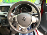 インテリアに合わせたデザインのステアリングは、運転される方のことも考え、運転しやすい形状、大きさです。是非一度、実際に触ってお確かめください。