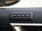 シートメモリーを装備しております!運転する方のシートポジションにボタン一つで操作できるので、とても楽々ですね♪