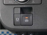 電動パーキングブレーキ搭載で指一本で簡単に操作することができます。さらに停車中に、ブレーキペダルを踏み続けなくても、自動的にブレーキを保持する機能である、オートブレーキホールド機能付きです。