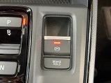 電子パーキングに加えてブレーキホールドシステムを装備しておりますので、信号待ちや踏み切り待ちでもブレーキを踏まずに停止できます!発進する際はアクセルを踏むだけですので渋滞時などはかなり楽ですね!