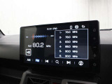 スマートフォンとの連携を可能にした9インチのディスプレイオーディオが搭載。フルセグTV、AM/FM、Bluetooth/HDMI/USB入力に対応しています。