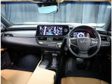 デザインもよく、居心地のよい運転席ですね。分かりやすいスイッチ類ですから操作もしやすく運転をサポートします。