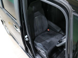 程よい硬さとホールド性が高いシートで長時間運転も快適です。