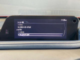 ディスク再生やTV、HDMI接続など多彩なメディアソースに対応しています。外部機器を接続して音楽や映像を手軽に楽しめるため、毎日の移動から長距離ドライブまで車内を快適にサポートする実用的な装備です。