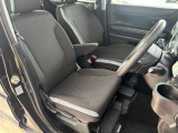 運転席。ドライバー目線に立った、座り心地の良い快適なシートです☆