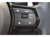 安全運転支援システムHonda SENSINGを搭載。衝突軽減ブレーキや、誤発進抑制機能、アダプティブクルーズコントロール、車線維持など複数の先進技術で安心・快適なドライブをサポートします。