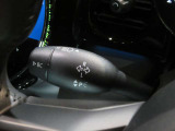 【ウインカーレバー】先端にBCボタンがついており、メーター内のディスプレイに燃費や外気温などのボードコンピューター情報を表示できます。