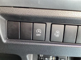 左側のスライドドアは、運転席からも操作できます。