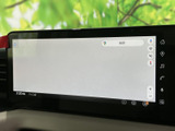 地図表示と検索欄を備え、目的地を探す際に活用できる画面です。表示を見ながら行き先を確認でき、慣れない場所へのお出かけにも便利にお使いいただけます。