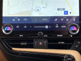 デュアルエアコンとは、運転席と助手席で、個別に温度設定ができる機能です。気温の感じ方は、人それぞれ違うもの。乗る人に優しい機能ですね。