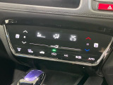 【オートエアコン】一度お好みの温度に設定すれば、車内の温度を検知し風量や温度を自動で調整。暑い&hellip;寒い&hellip;と何度もスイッチ操作をする必要はありません。快適な車内空間には必須の機能ですね♪