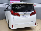 広々とした車内空間に優れた燃費性能。更にデザインも上質で人気のお車です!