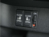 ◆両側電動スライドドア◆狭い駐車場でも乗り降りが楽々♪お子様が隣の車にドアを当ててしまう心配もございません!小さなお子様連れの方もこれで安心。