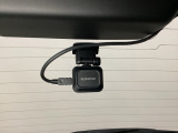 後方にもドライブレコーダーのカメラ(社外品)が付いています。前後両方でお車の周りを監視・記録いたします。