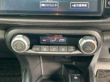 オートエアコンなので、風量の切り替えを自動調節し温度を保ってくれます☆運転席と助手席で温度変化出来ます。
