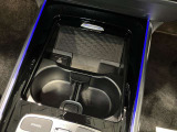 コードに繋ぐことなくスマートフォンが充電できるワイヤレスチャージング。