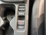電子制御パーキングブレーキは信号待ちでも便利。いつもより運転がラクになるはずです。