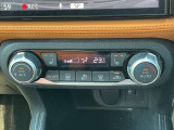 車内の温度管理がワンタッチで簡単に出来るのがオートエアコンです。これでいつでも快適ドライブが出来ますね!前席シートヒーター付き