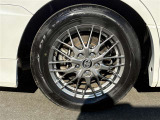 タイヤサイズは205/60R16!純正アルミホイール装着です!