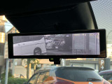 【インテリジェントルームミラー】車両後方のカメラ映像がミラー(液晶画面)に写るので、後席の人や荷物が写りこみません。夜間や悪天候でも視界が良好です♪