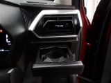 運転席のカップホルダーはエアコンの吹き出し口にありますので冷やしたり温めたりすることが出来ます☆