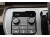 オートエアコンです。簡単操作で車内温度をコントロールします。