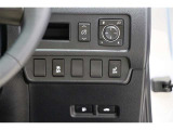 機能性溢れる運転席まわり。使いやすいスイッチ類の配置で運転中のストレスを軽減し楽しくドライブできますよ。