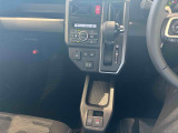 オートエアコン搭載車両です!詳細な温度設定などもラクラクできます☆