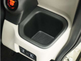 ◆ドリンクホルダー◆手の届きやすい場所にドリンクホルダーがあり、とても便利です。