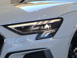 ●Audiが最初に採用したLEDポジショニングランプ。シャープなラインで昼間でも点けていたいと思うほど上品でオシャレです。夜間走行時はさらに目立ちます!