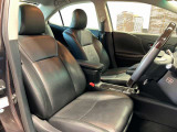 運転席も広々としており運転しやすい環境を実現しています☆室内クリーニングも実施済みです。