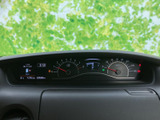 速度やエンジン回転数、燃料残量などを運転席から確認できるメーター配置です。表示がまとまり、走行中も必要な情報を把握しやすい点が魅力です。