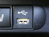USB充電ポートです。車内でスマホなど電子機器の充電が可能です♪
