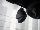 ◆リアにもドライブレコーダーを装備しております◆映像・音声などを記録する自動車用の装置です。もしもの事故の際の記録はもちろん、旅行の際の思い出としてドライブの映像を楽しむことができます。