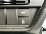 自動でリアゲートを開閉できる電動リアゲート、車がカーブの外側へ膨らんだり内側へ巻き込んだりする挙動を防止し安定した走行をサポートする横滑り防止装置付きです!